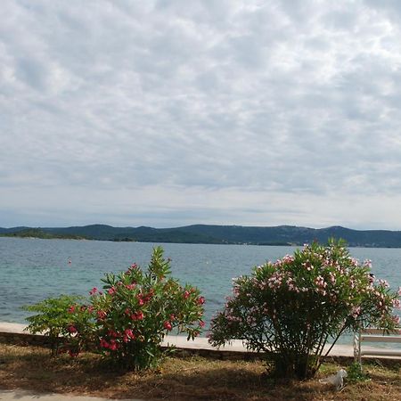 5 Meters From The Sea With Private Beach - 70M2 Colibri Sunset Apartments スヴェティ・ペタル エクステリア 写真